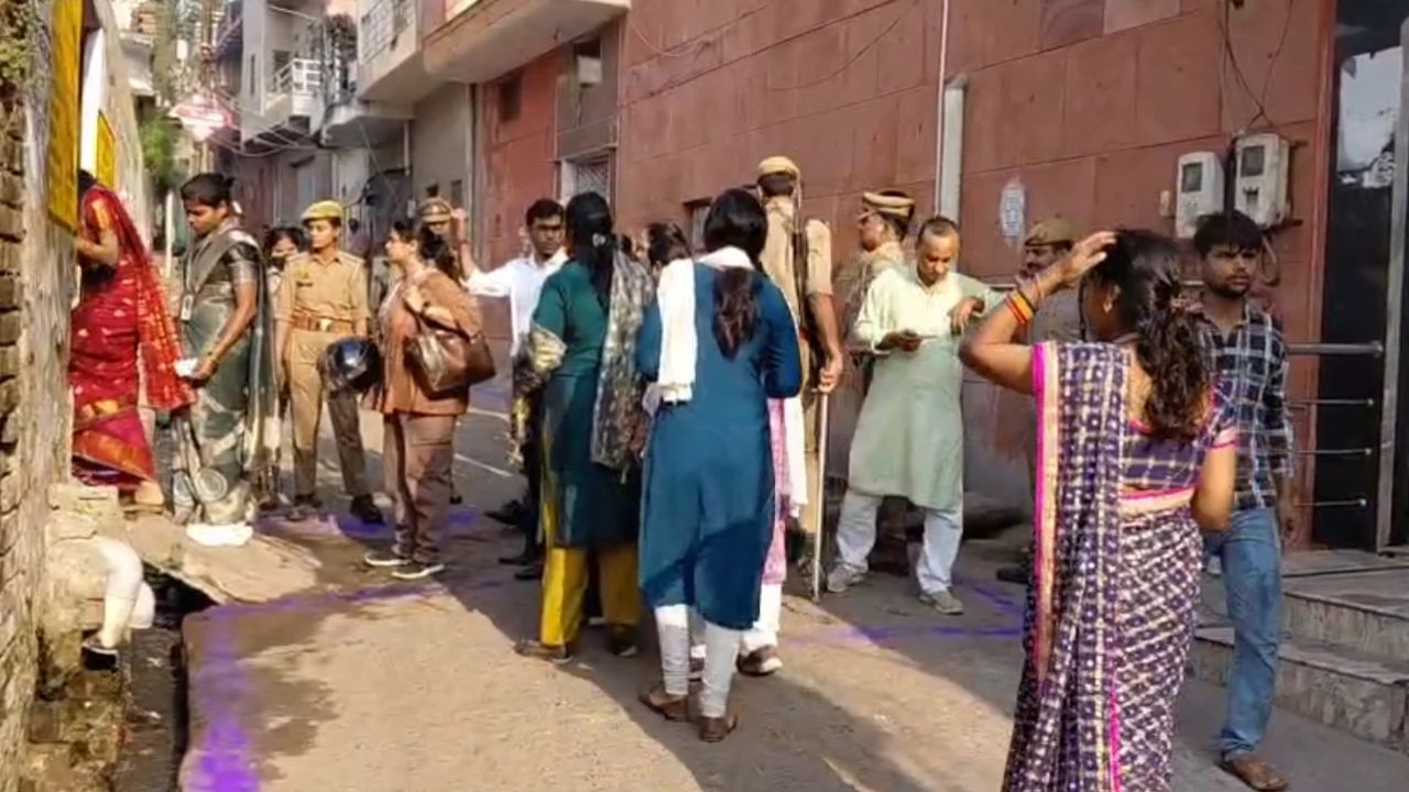 Agra Teachers MLC Election: आकाश अग्रवाल का प्रशासन पर बड़ा आरोप, बोले- मतदाताओं से ऐसा बर्ताव जैसे वे आतंकवादी हों