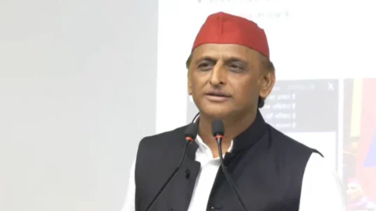 अमित शाह के यूपी दौरे पर अखिलेश यादव ने लिए मजे, कहा- मेहरबाँ बहुत देर कर दी आने में! बोली ये 14 बड़ी बातें