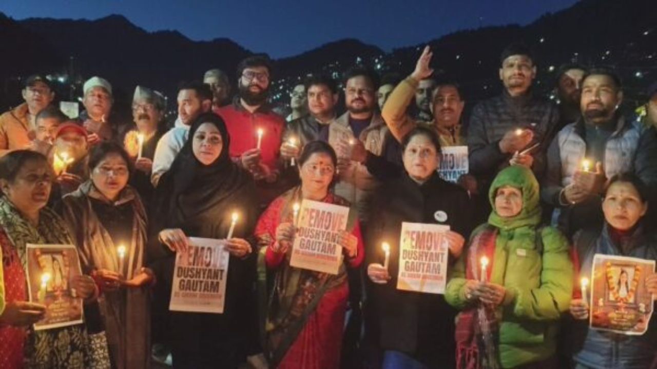 Nainital: अंकिता भंडारी केस में तेज हुई न्याय की मांग, कांग्रेस ने कैंडल मार्च निकालकर जताया विरोध
