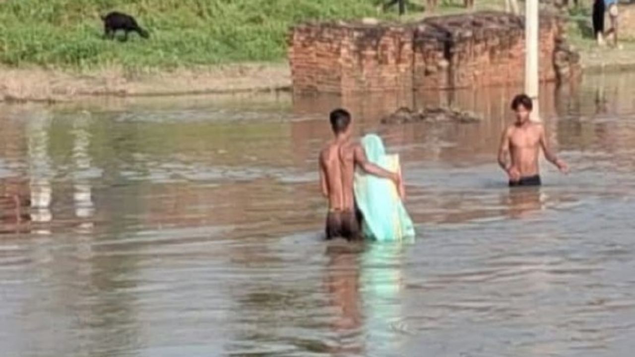 Budaun: अरिल नदी में नहाने गया छात्र तेज बहाव में बहा, परिवार में मचा कोहराम