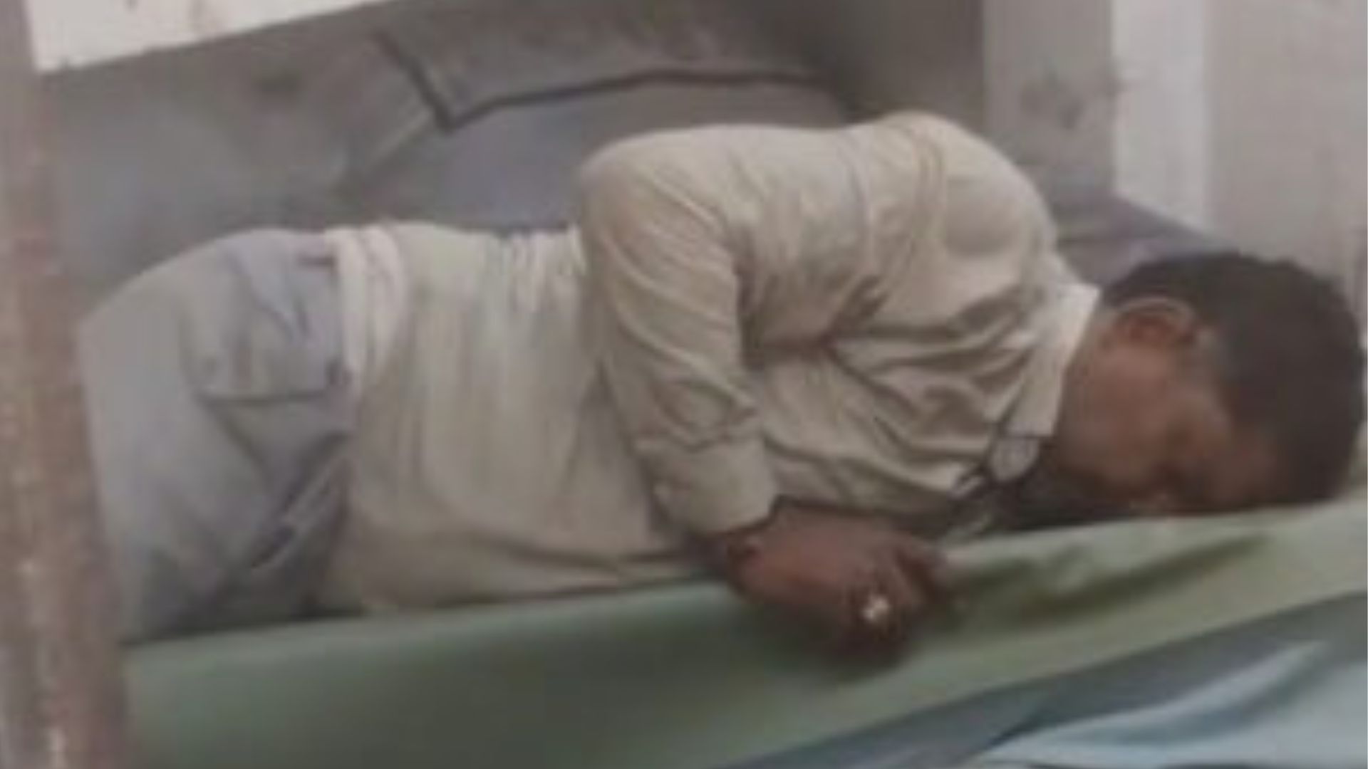 बलरामपुर में टायर विवाद के बाद ट्रक मालिक की थाने में बिगड़ी तबीयत, इलाज के दौरान मौत; दो सिपाही निलंबित