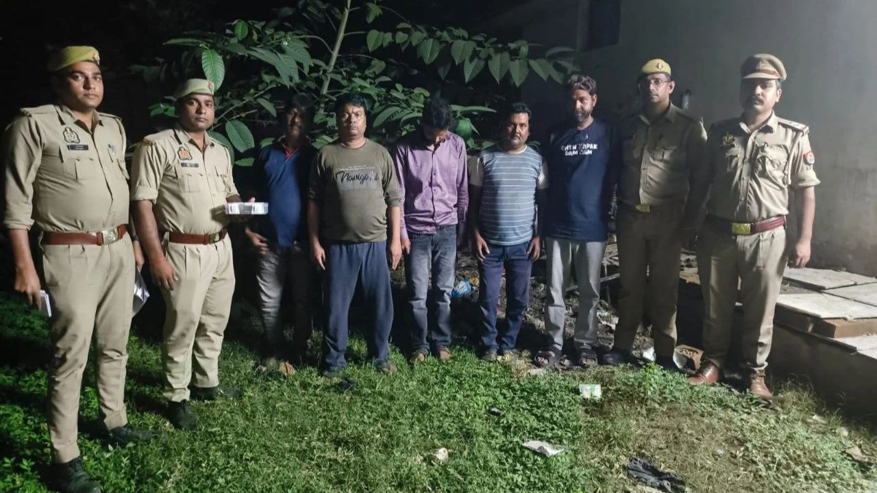 बांदा में जुए के अड्डे पर पुलिस की छापेमारी, पांच गिरफ्तार, नकदी बरामद