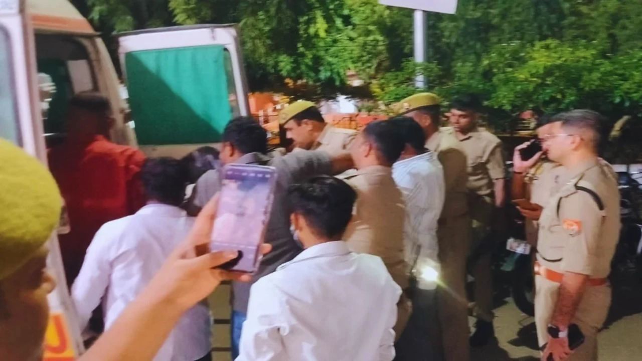 लखनऊ-बाराबंकी हाई-वे पर भीषण सड़क हादसा, दो परिवारों पर टूटा दुखों का पहाड़