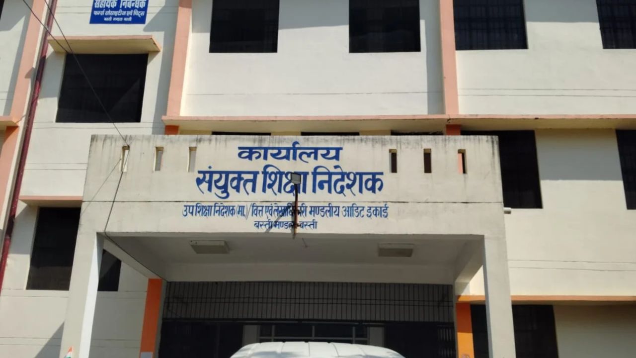बस्ती शिक्षा विभाग में घमासान, कनिष्ठ सहायक आलोक कुमार की तैनाती पर उठे सवाल, मंडलायुक्त से जांच की मांग