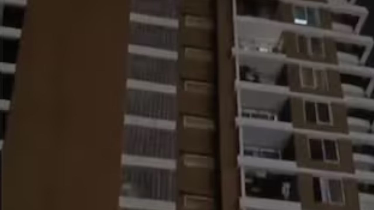 इसी बिल्डिंग से कूदी महिला