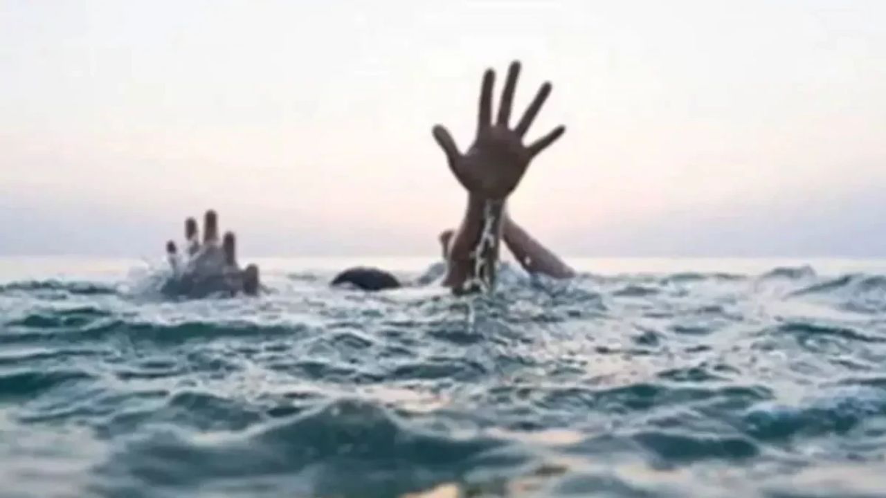 जय प्रभा सेतु से सरयू में कूदा युवक, मछुआरों की कोशिशों के बावजूद नहीं मिला सुराग
