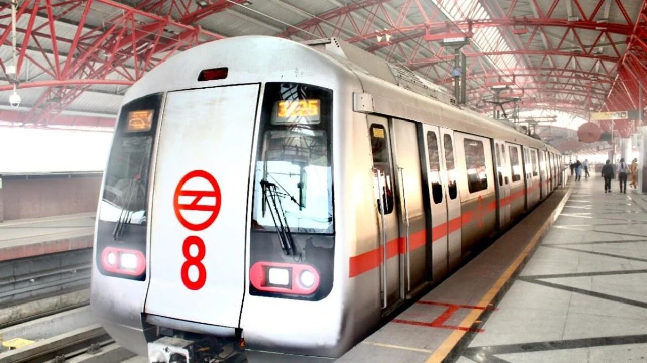 Metro में सफर को लेकर DMRC का नया अपडेट, दिल्ली मेट्रो के सभी स्टेशनों पर आवाजाही बहाल