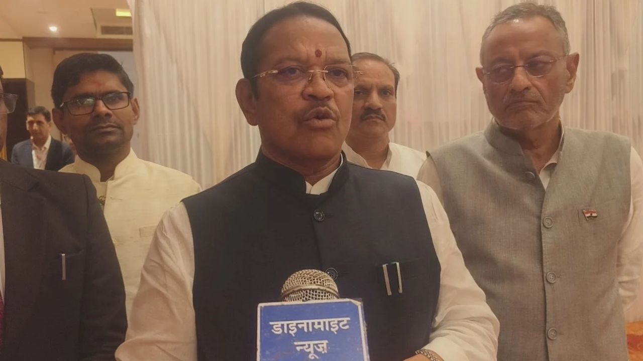 देवघर पहुंची संसदीय समिति ने बैंकों में हिंदी के कामकाज पर किया मंथन, रोजमर्रा के कामकाज में इस्तेमाल पर की चर्चा