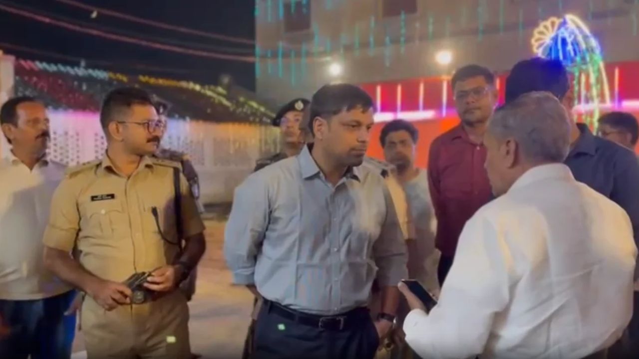 Deoghar News: दुर्गा पूजा को लेकर प्रशासन अलर्ट, DC-SP ने अचानक पहुंचकर परखी तैयारी; मनचलों पर खास नजर