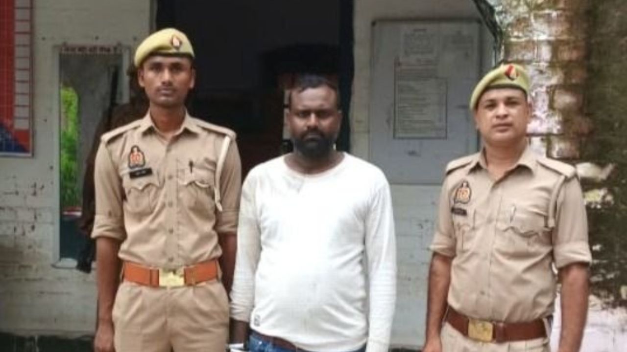 Deoria: 25 हजार का इनामी गो-तस्करी आरोपी आखिर पुलिस के हाथ लगा, ऐसे हुई गिरफ्तारी
