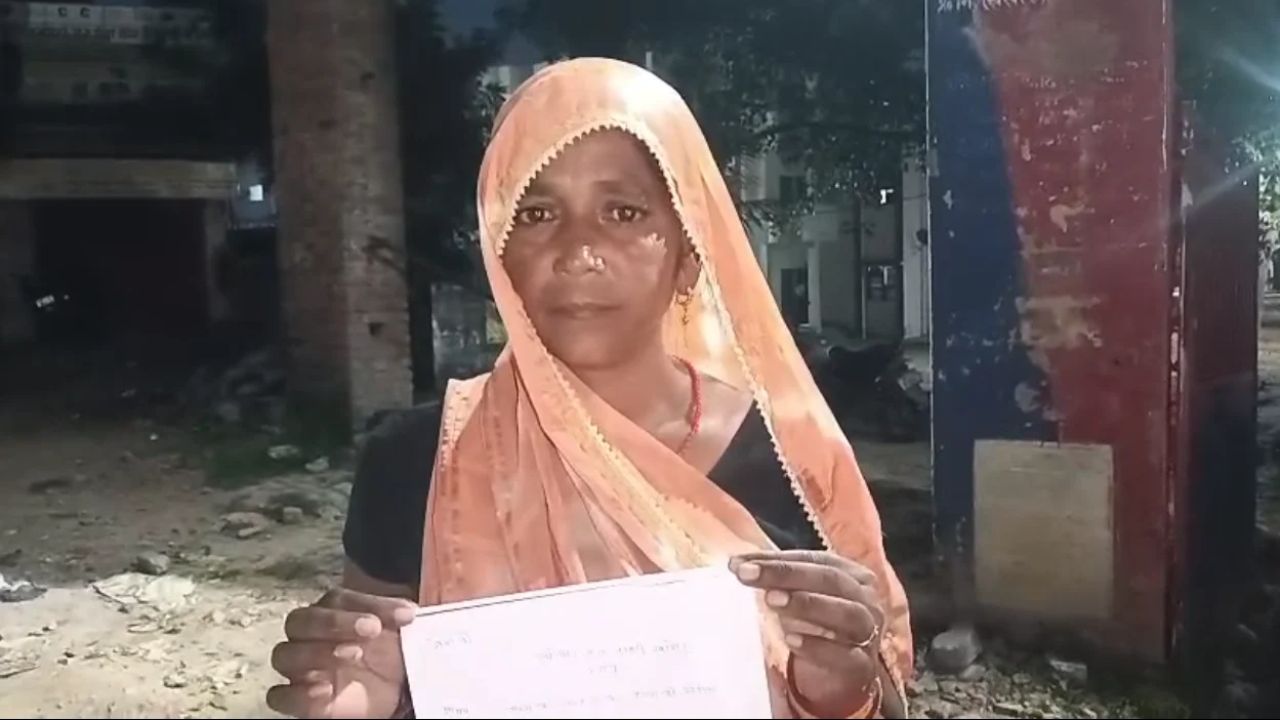 फतेहपुर में बेटी के लिए थाने के चक्कर काट रही मां! हत्या की जताई आशंका, पुलिस पर पैसे मांगने का आरोप