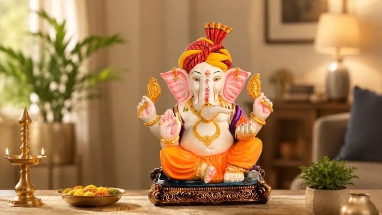 Ganesh Ji Vastu Tips: करोड़पति लोगों के घर में क्यों दिखती है गणेश जी की मूर्ति, जानिए इसके पीछे की मान्यता