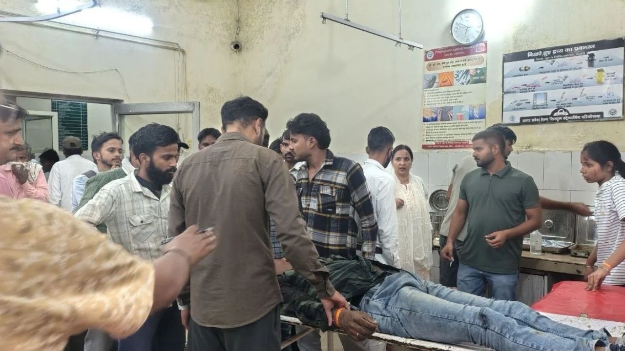 बदायूं में अज्ञात वाहन का कहर, पिता की मौत; 15 साल की बेटी जिंदगी और मौत से जूझ रही