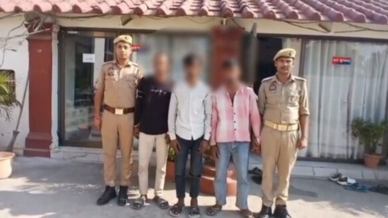 गोरखपुर में ई-रिक्शा से सफर करना पड़ा भारी! सवारी बनकर मोबाइल चुराते थे आरोपी, पुलिस ने 3 को दबोचा