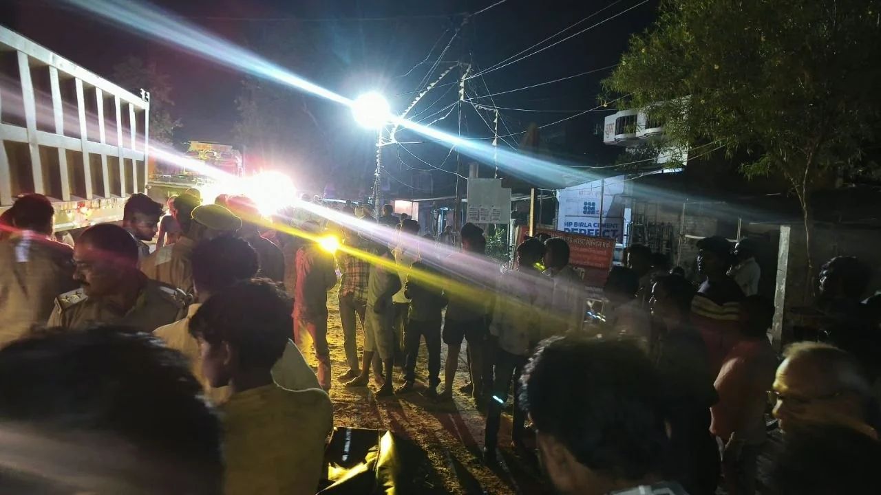 हमीरपुर में दर्दनाक हादसा, गाय को बचाने की कोशिश में गई बाइक सवार की जान
