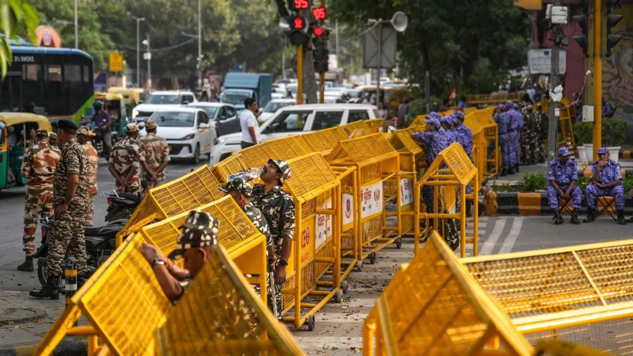 CJP के प्रदर्शन से पहले Delhi अभेद किले में तब्दील, चप्पे-चप्पे पर पहरा, 37 जगह नाकाबंदी