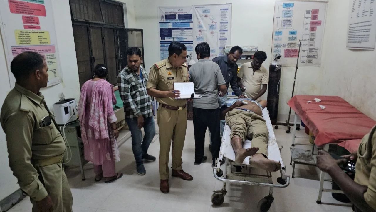 झांसी-कानपुर हाई-वे पर भीषण हादसा, ट्रक की टक्कर से बाइक सवार दरोगा गंभीर