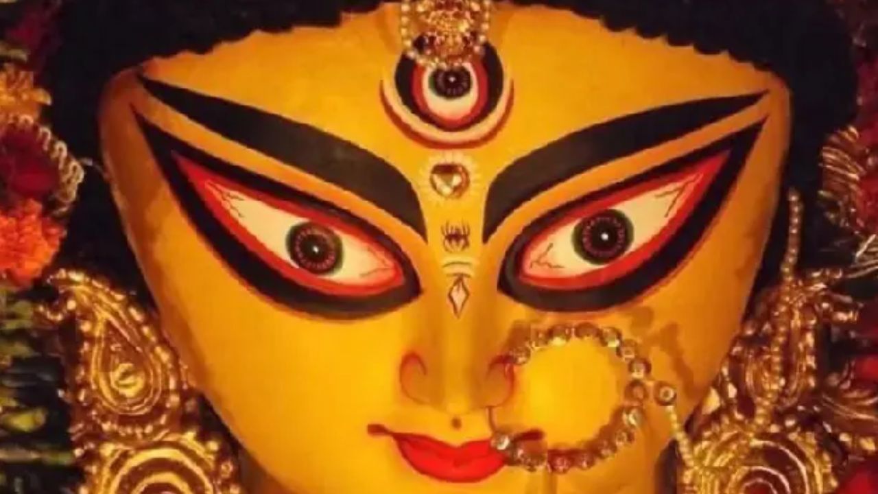मां दुर्गा के माथे पर मकड़ी और जाल क्यों? जानें महामाया का रहस्य