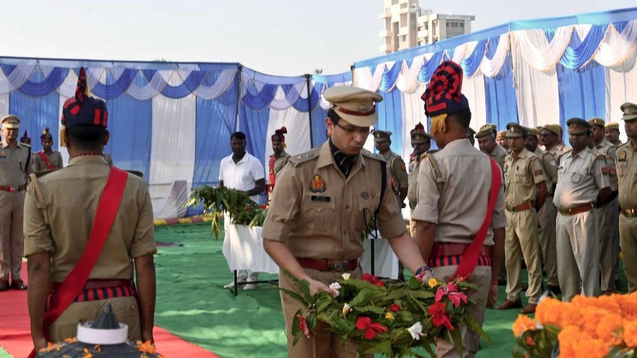 महराजगंज में पुलिस स्मृति दिवस पर शहीद जवानों को नमन, एसपी शक्ति मोहन अवस्थी ने दी श्रद्धांजलि