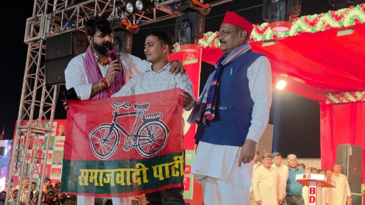 Maharajganj: सुशील टिबड़ेवाल के समर्थन में समाजवादी PDA जनचौपाल में उमड़ी भारी भीड़, भोजपुरी स्टार समर सिंह ने बिखेरा जलवा