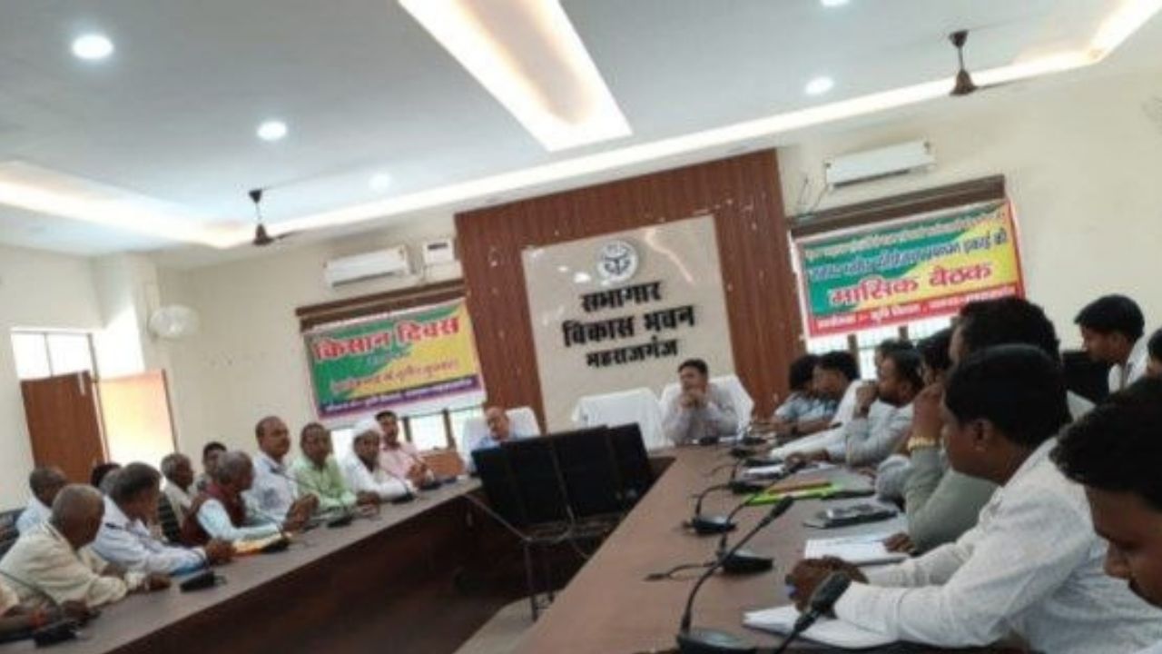 खाद के साथ नैनो यूरिया खरीदने का दबाव? महराजगंज में किसान दिवस पर फूटा किसानों का गुस्सा, अधिकारियों के सामने उठे बड़े सवाल