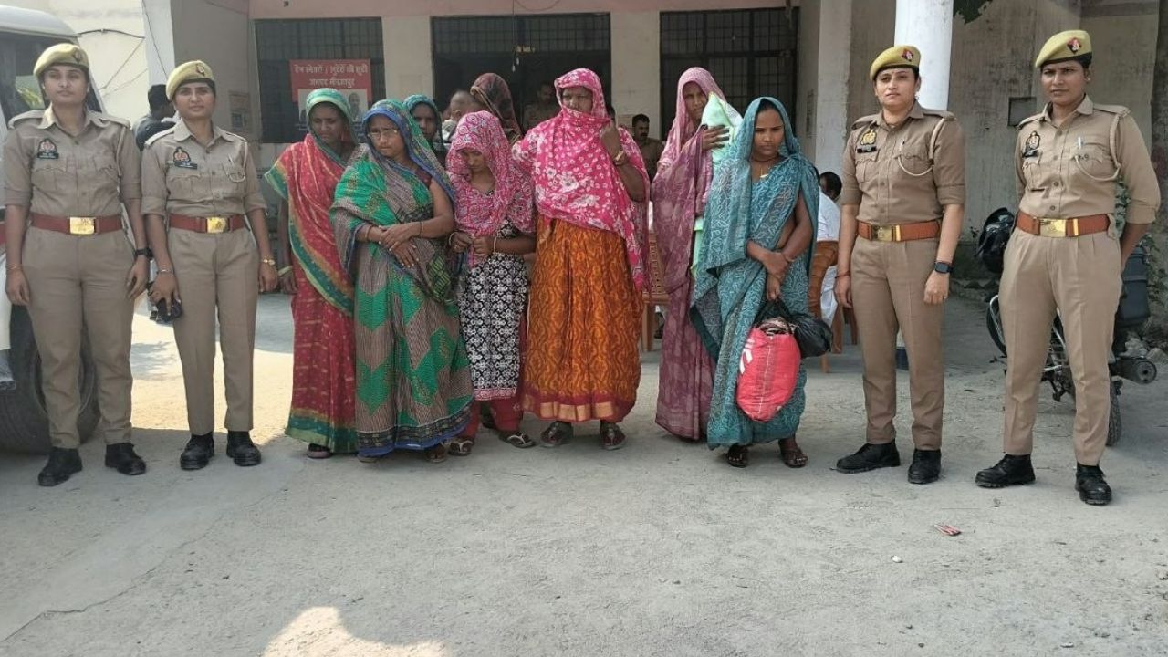 शीतला धाम में दर्शन करने गए हैं तो रहें सावधान! महिलाओं के इस गिरोह का खुला राज, 8 गिरफ्तार