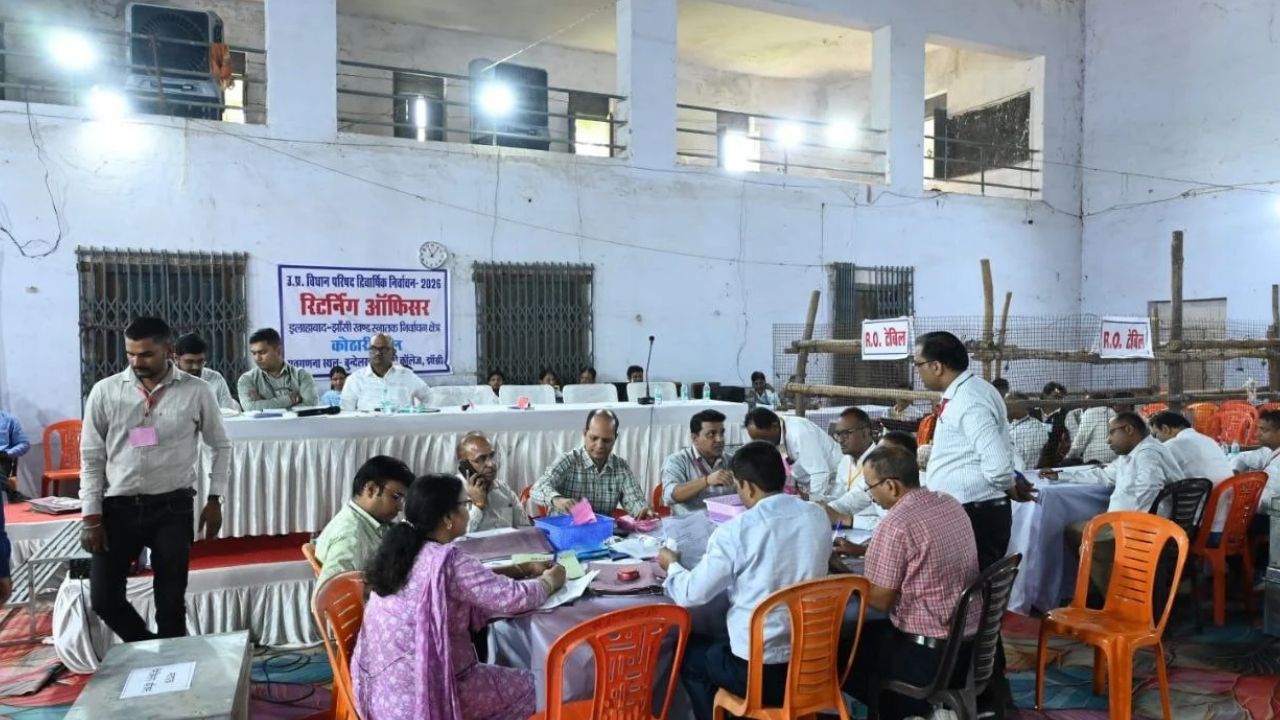 झांसी में किसकी खुलेगी किस्मत? 13 प्रत्याशियों की धड़कनें तेज, नतीजों पर नजर!