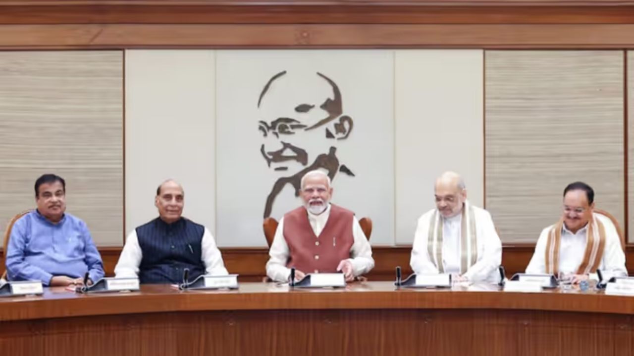 मोदी मंत्रिमंडल में फेरबदल की अटकलें तेज, इन मंत्रियों की होगी छुट्टी, इनका बढ़ेगा कद