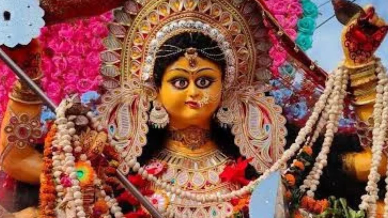 UP News: कोल्हुई में दुर्गा प्रतिमा विसर्जन जुलूस में मारपीट, गिरफ्तारी की मांग पर हाईवे जाम