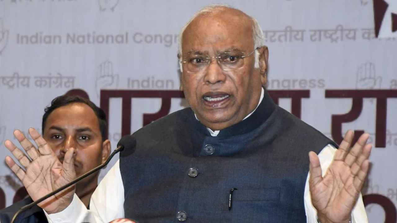 खड़गे की टिप्पणी पर रायबरेली में BJP का विरोध, कांग्रेस अध्यक्ष के खिलाफ प्रदर्शन