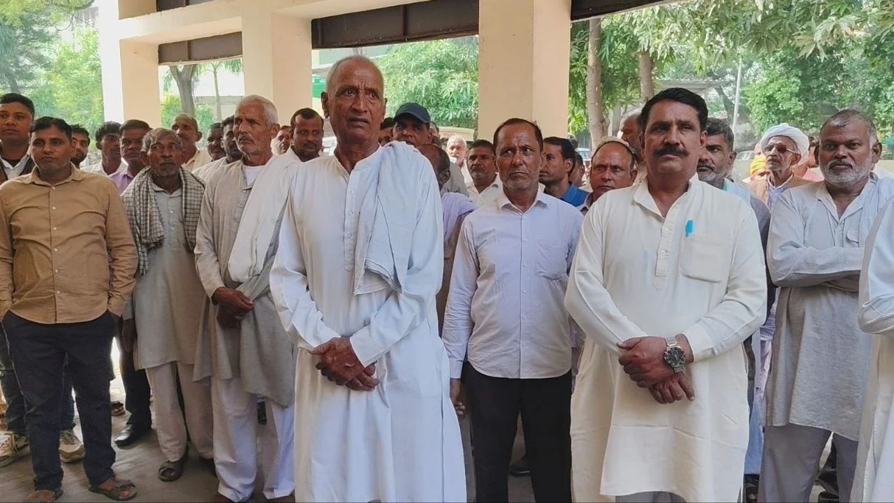 महिला की मौत पर भड़का आक्रोश! पति और सैकड़ों ग्रामीण पहुंचे SSP कार्यालय