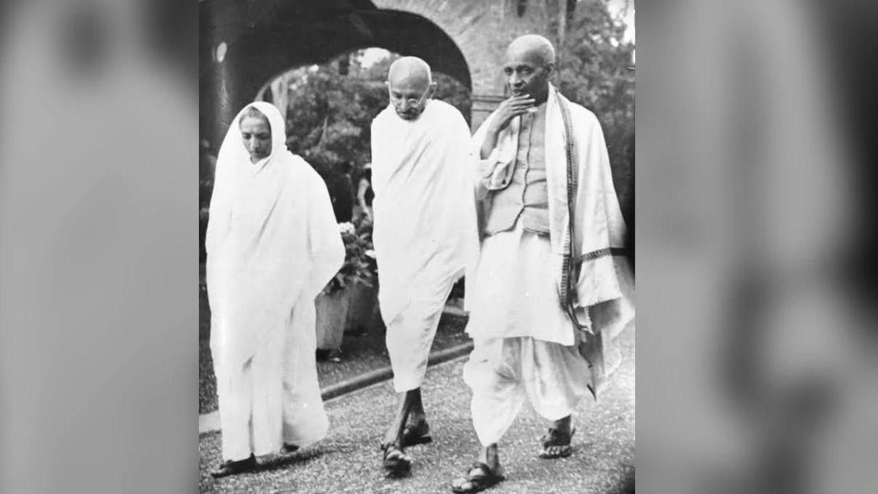 sardar patel with gandhi ji