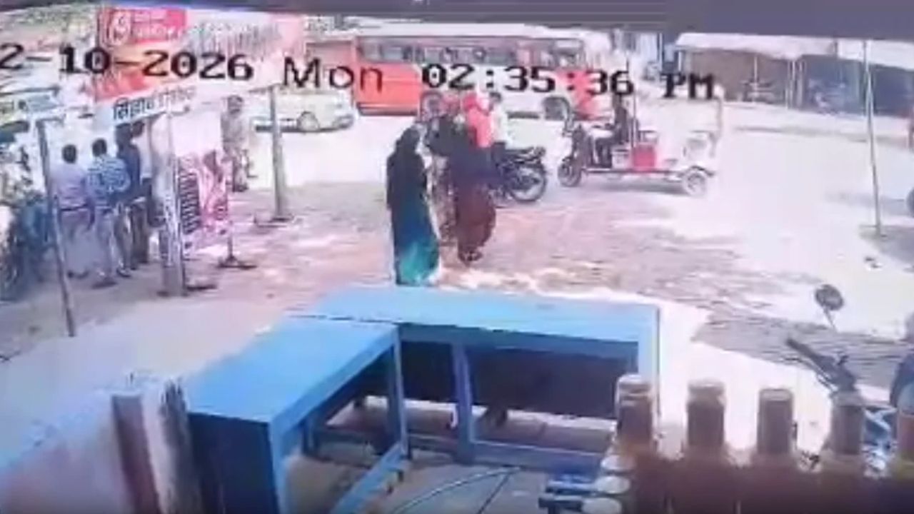 Pratapgarh: बाइक सवार मनचलों ने घेरा, छात्रा ने चौकी में घुसकर बचाई जान