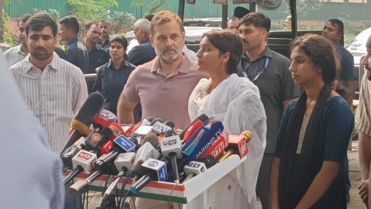 दिल्ली पुलिस पर राहुल गांधी के गंभीर आरोप, NSUI छात्रों ने सुनाई हिरासत में पिटाई की आपबीती; महिला प्रदर्शनकारियों ने क्या बताया?