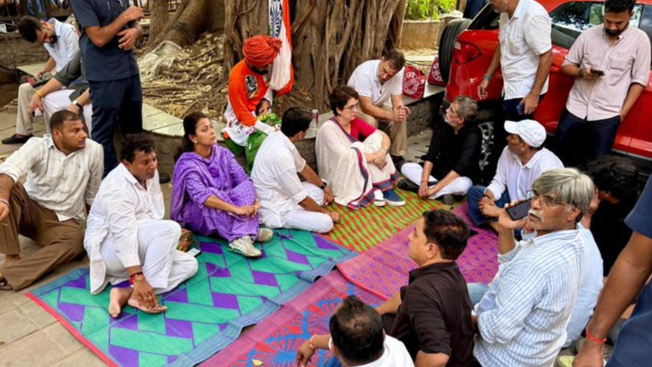 दिल्ली पुलिस का बड़ा एक्शन, आकाशवाणी भवन में जबरन घुसने के मामले में राहुल-प्रियंका और कई नेताओं पर FIR दर्ज