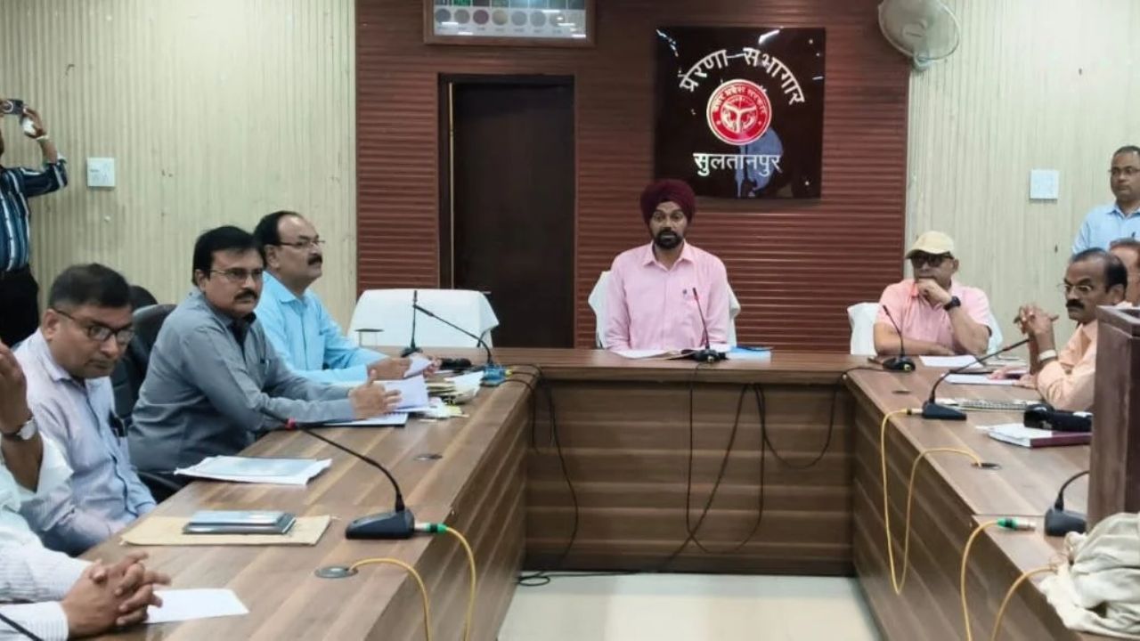 शिक्षक MLC चुनाव में छोटी-सी चूक भी पड़ सकती है भारी! DM ने दिए सख्त निर्देश, जानें क्या है पूरा मामला