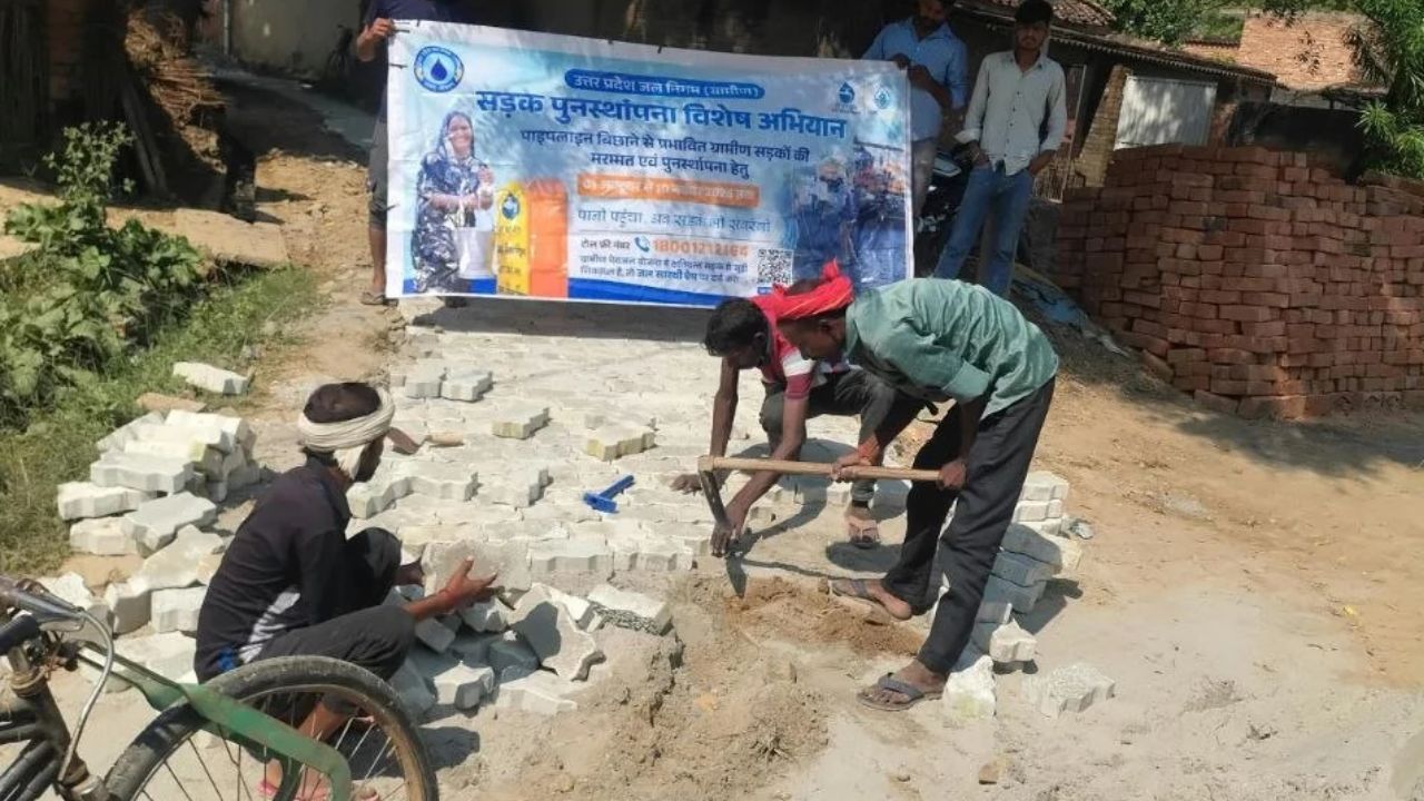 सुल्तानपुर में पाइपलाइन के लिए खोदी गईं हजारों किलोमीटर सड़कें, कितनी हुईं ठीक? टूटी सड़क की शिकायत यहां करें