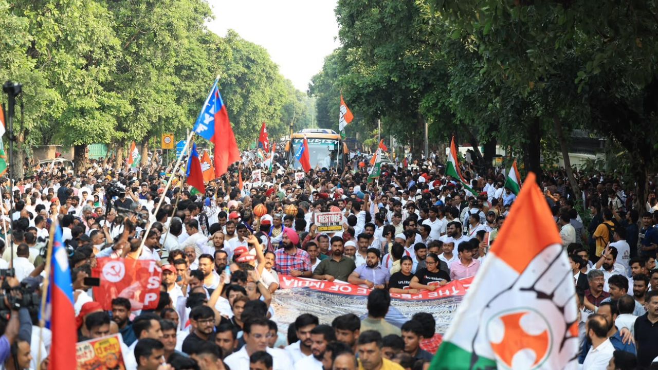 Supreme Court Protest: राहुल गांधी के खिलाफ क्यों नाराज हुआ दलित वकीलों का संगठन? जानें पूरा मामला