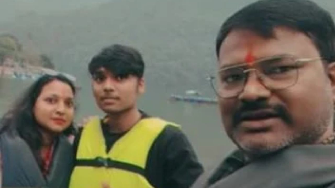 अपने पिता-माता के साथ शाश्वत