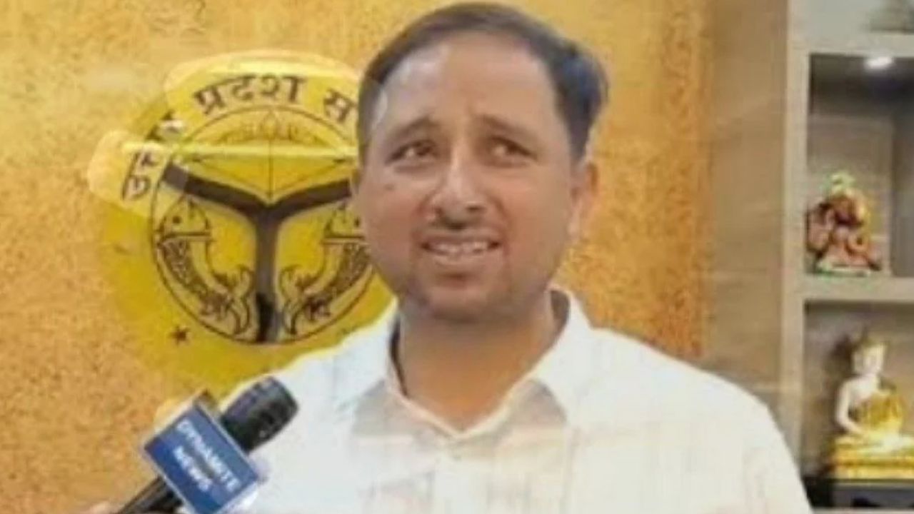 महराजगंज में DM का बड़ा एक्शन! जल निगम के अधिशासी अभियंता समेत अधिकारियों पर गिरी गाज