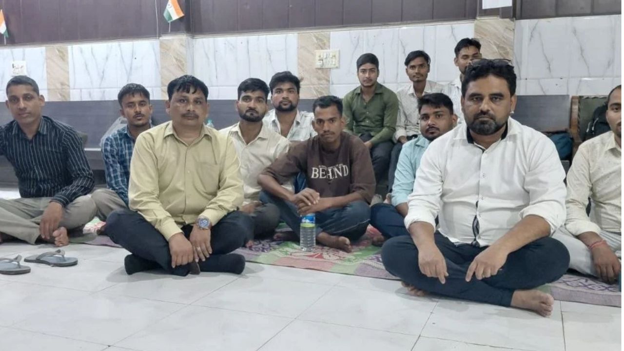 बदायूं में PET अभ्यर्थियों के लिए मसीहा बने समाजसेवी, रात 11 बजे ठहरने का कराया इंतजाम