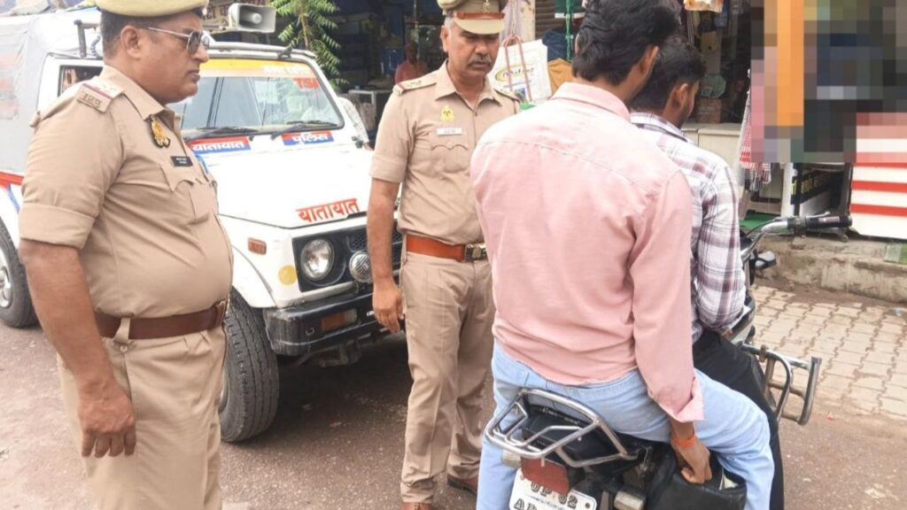पुलिस ने काटे 123 वाहनों के चालान फोटो  सोर्स-  डाइनामाइट न्यूज