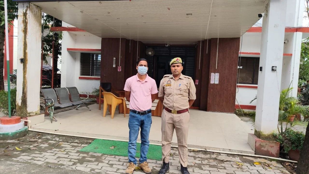 आत्महत्या के लिए दुष्प्रेरित करने के मामले में वांछित आरोपी को सोनौली पुलिस ने दबोचा