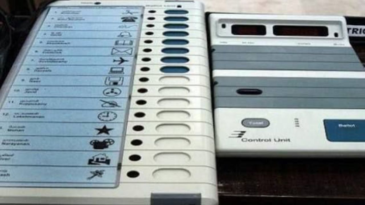 बलिया में चुनाव का बिगुल बजने से पहले तैयारी शुरू, ईवीएम भंडार गृह पर प्रशासन का फोकस