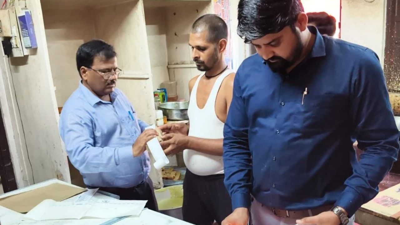 त्योहार आते ही क्यों जागता है खाद्य विभाग? दीपावली पर मिठाइयों की दुकानों पर छापेमारी, बाकी दिनों में कहां सोता…