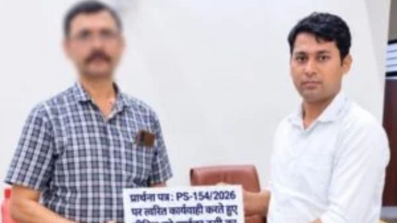 गोरखपुर साइबर पुलिस का कमाल! क्रेडिट कार्ड से उड़ाए 2.77 लाख, 2.47 लाख रुपये कराए वापस