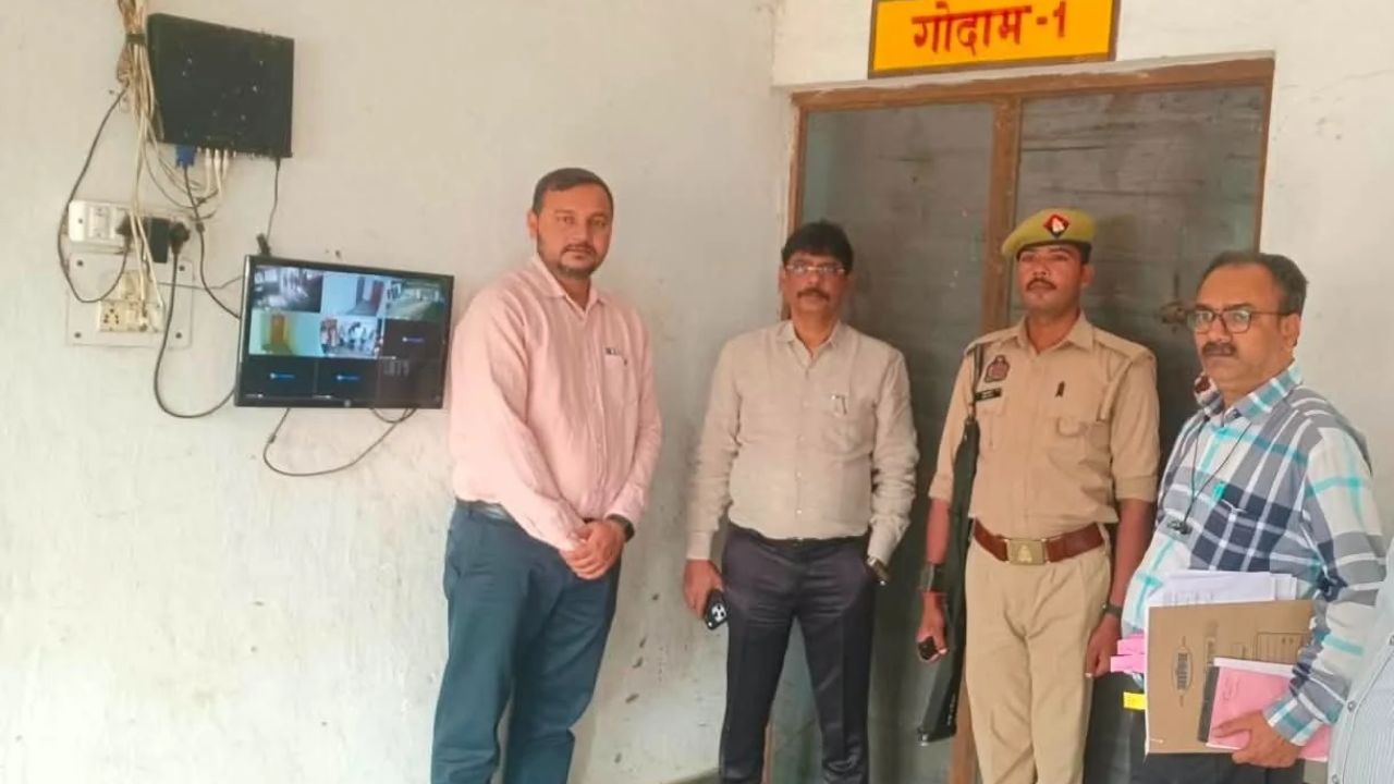 EVM की सुरक्षा पर डीएम की पैनी नजर! वेयरहाउस में CCTV समेत व्यवस्थाओं की जांच