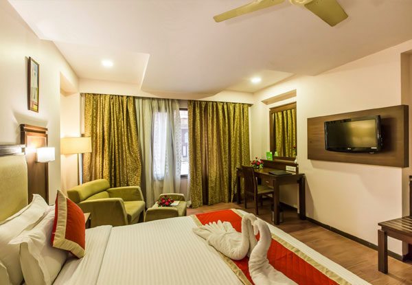 HOTEL GOLDEN MANOR