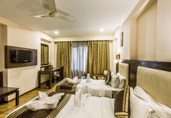 HOTEL GOLDEN MANOR