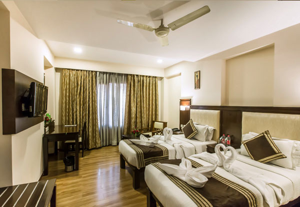 HOTEL GOLDEN MANOR